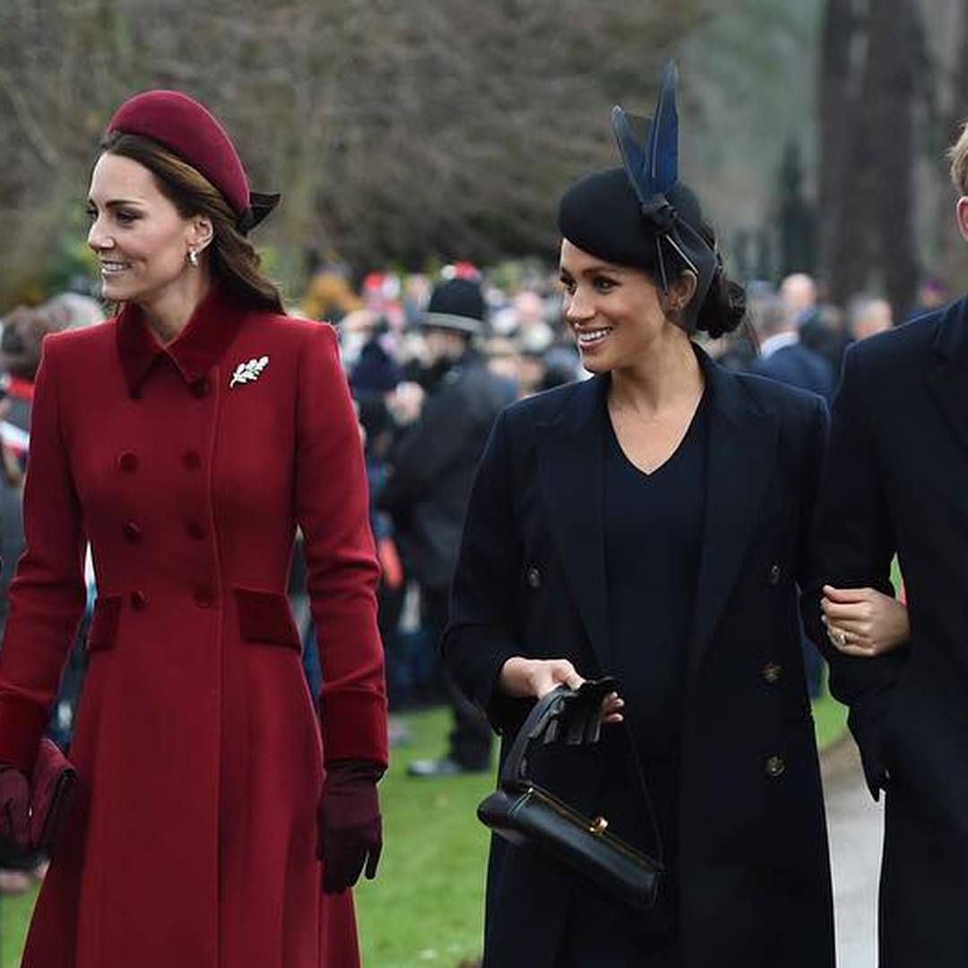 Kraljevski Božić: Kate odjenula klasično, a Meghan moderno...