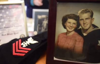 U braku su proveli 67 godina: Preminuli su držeći se za ruke