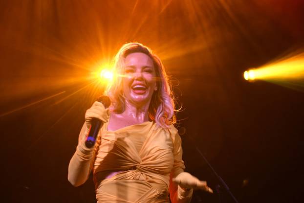 Daruvar: Maja Šuput u ultra kratkoj haljini napravila nezaboravan show na Vinodaru