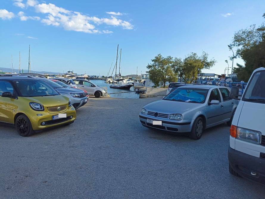 Parkirao na splitskoj plaži i zagradio ostale aute. Dočekala ga je poruka s četiri riječi...