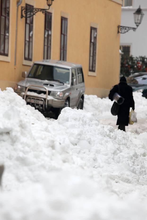 Zagreb: Stanari Gornjeg grada žale se na neo?iš?ene ulice od snijega