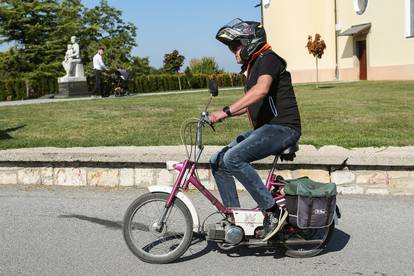 Susret ljubitelja i vlasnika mopeda Tomos u Gornjoj Stubici