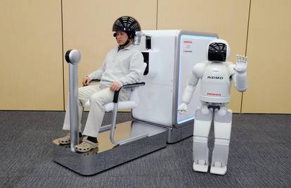 Japanci napravili robota kojim se upravlja mislima