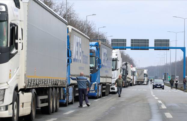 Truck drivers and transport union representatives protest at the Serbia-Croatia border crossings