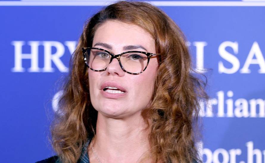 Zagreb: Ivan Penava predstavio je Vlatku Vukelic kao novu clanicu Domovinskog pokreta