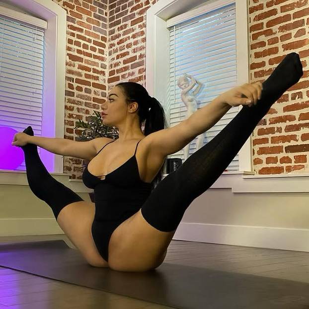 FOTO Evo zašto svi vole gledati dok Jessica vježba: 'Poze kakve ja radim  još niste vidjeli...'