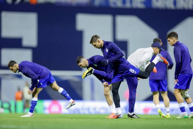 Zagreb: Zagrijavanje igrača uoči početka utakmice GNK Dinamo - Celta Vigo