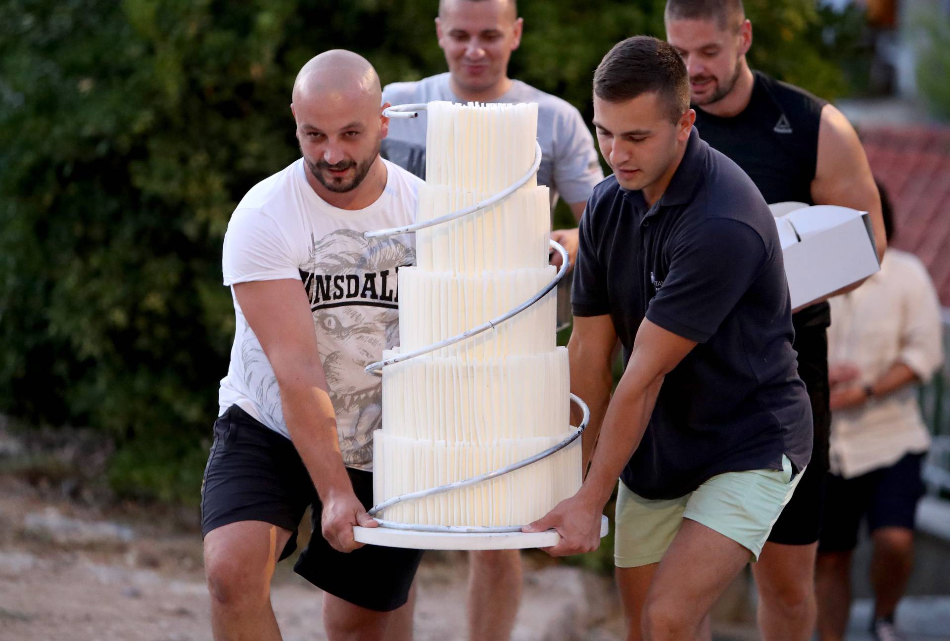 Dubrovnik: Dostava torte na nekoliko katova na vjenčanje Jusufa Nurkića i Emine Durić