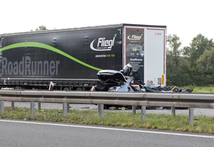 Dvije osobe smrtno stradale u prometnoj nesreći na autocesi A3 između čvora Okućani i Novska
