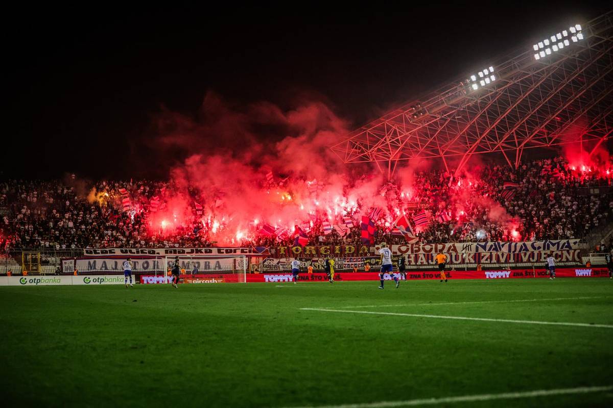 NK HAJDUK SPLIT - NK OSIJEK - STARA URAMLJENA SLIKA