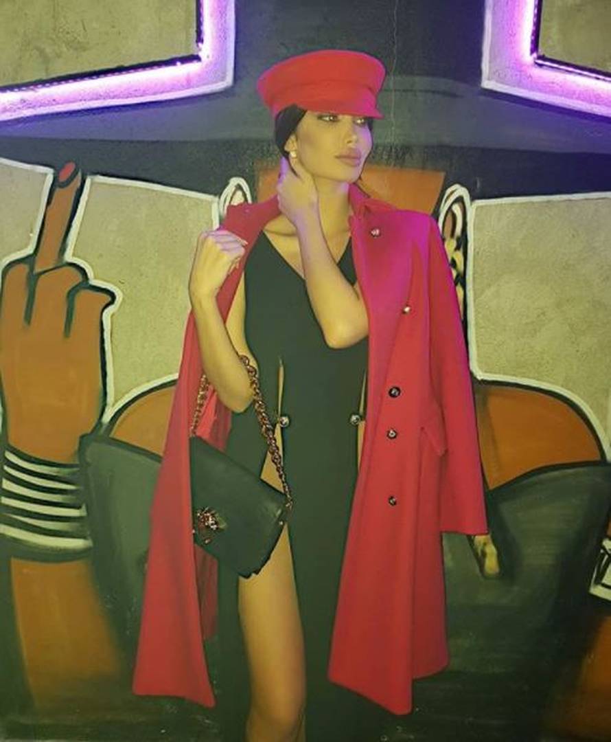 Soraja traži gaće mjesecima: Uvela u modu šlic do pupka