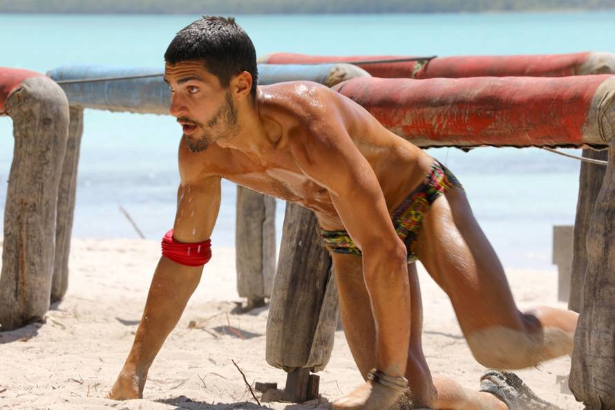 Dio plavog plemena odvojio se u manji klan, a nekima boravak u divljini sve teže pada...