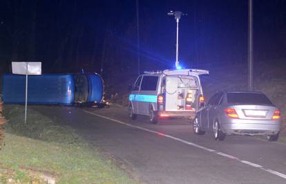 Kombi izletio s ceste: U teškoj nesreći kod Siska jedan mrtav