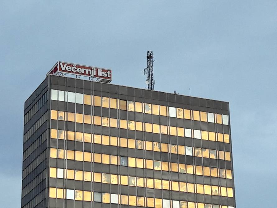 Samsung Galaxy A3: Odličan 'mini' s dugotrajnom baterijom