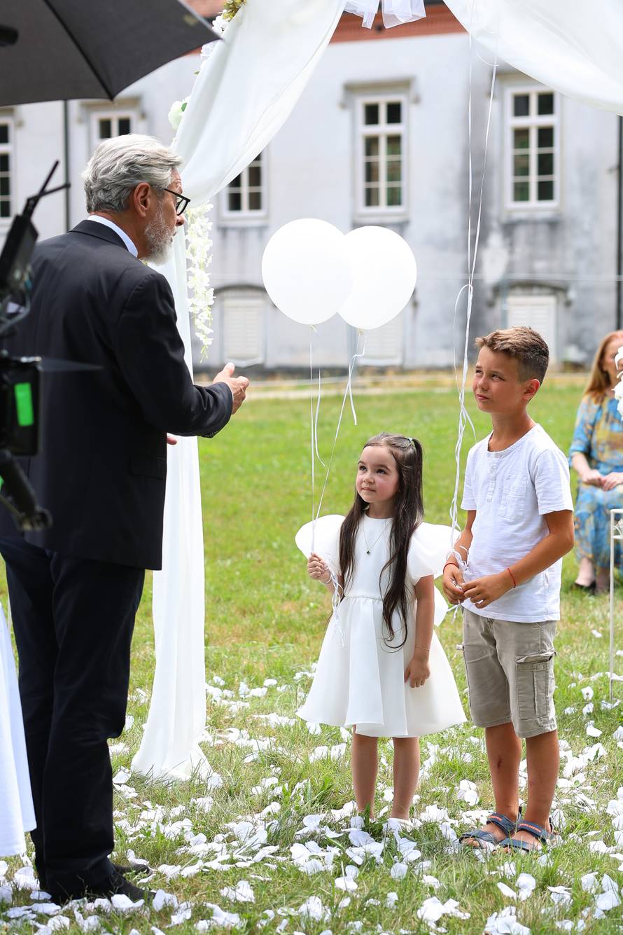 Olga ili Marta - tko će izreći sudbonosno 'da' već u prvoj epizodi novih 'Sjena prošlosti'?