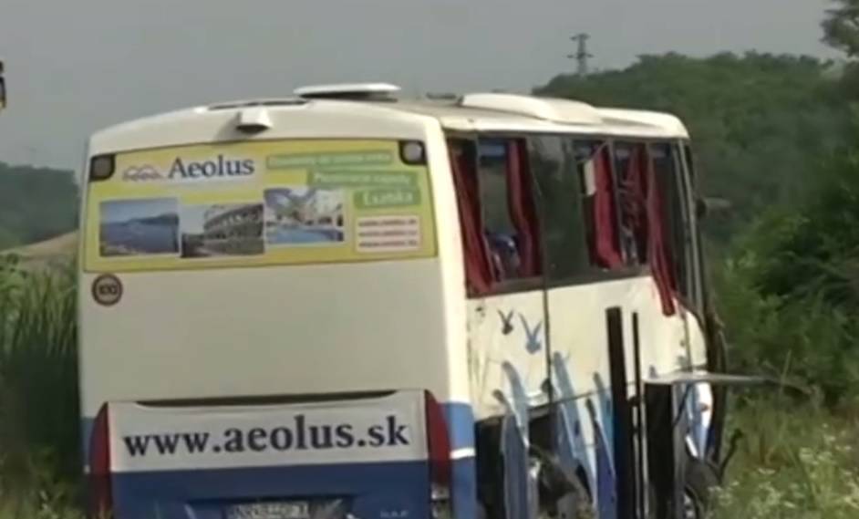 Prevrnuo se autobus: Izvlače tijela mrtvih, deseci ozlijeđenih