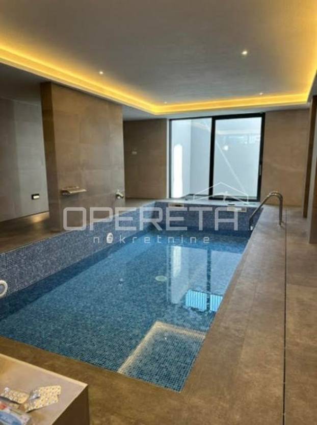 FOTO Stan u srcu Varaždina ima bazen, jacuzzi i saunu! Cijena će mnoge iznenaditi...