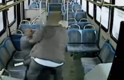 Vozač je pretukao putnika u busu jer ga je puno ispitivao
