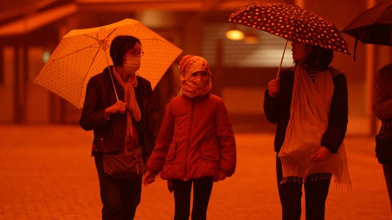 Saharska prašina 'progutala' Kretu: Zbog oluje otkazali letove, nastavu i trajekte