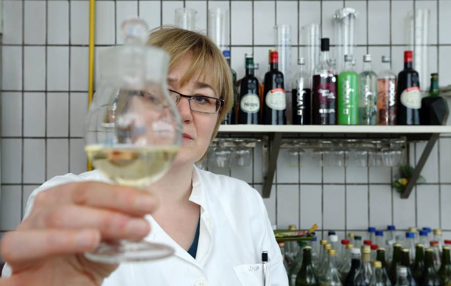 Njihov posao je da piju alkohol: 'Samo jednom sam se  napila...'