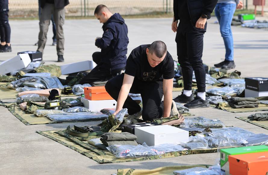 Ministar Anušić i general Kundid na prvom danu TVO-a na Slunju