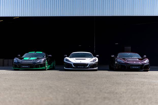 Rimac Nevere parkirane ispred Rimac kampusa u Kerestincu povodom Trilblazers Toura