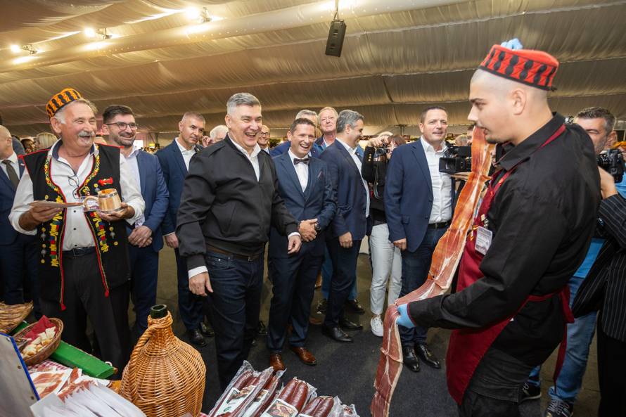 FOTO Pršut, ja, frenda dva: Zoki dobio kapitalca na sajmu u Istri