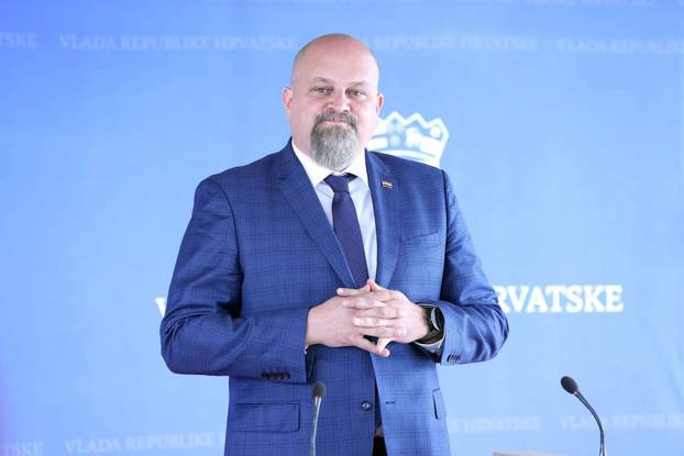 Brkovi i brade! Ovako bi naši političari izgledali da se ne briju