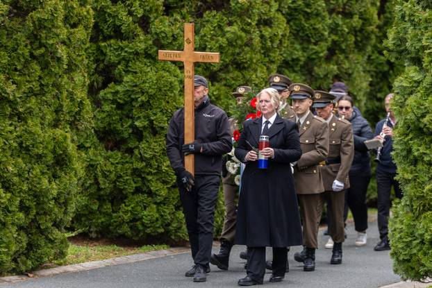 Vukovar: Posljednji ispraćaj i ukop identificiranih posmrtnih ostataka hrvatskog branitelja iz Domovinskog rata Stjepana Patka 