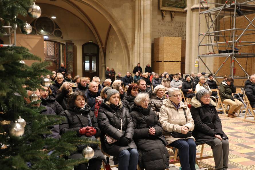 FOTO Prva zornica u obnovljenoj Zagrebačkoj katedrali