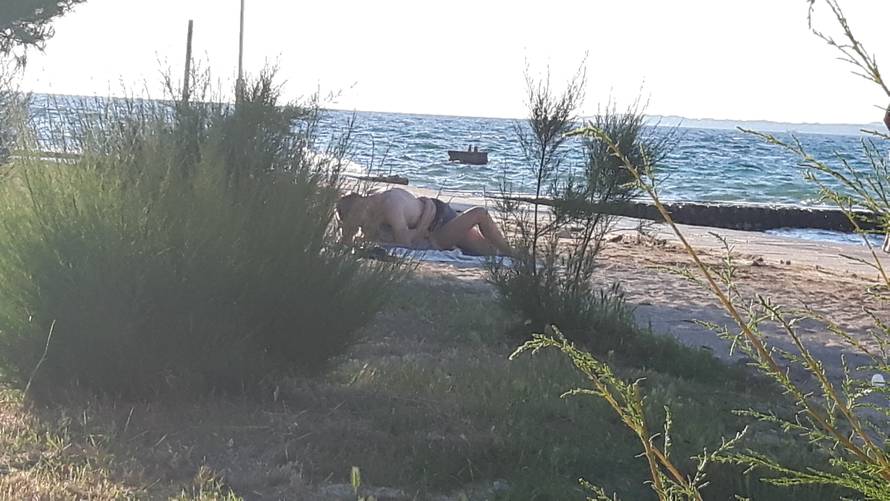 Seksali su se na plaži u Zadru: Nisu ih omeli ni šetači ni djeca