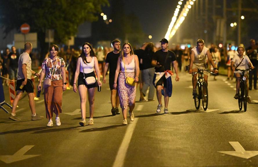 Zagreb: Završio je koncert Marka Perkovića Thompsona, kolone ljudi idu s hipodroma