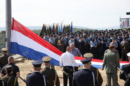 FOTO Evo kako je izgledalo svečano obilježavanje Dana Oluje i Dana branitelja u Kninu