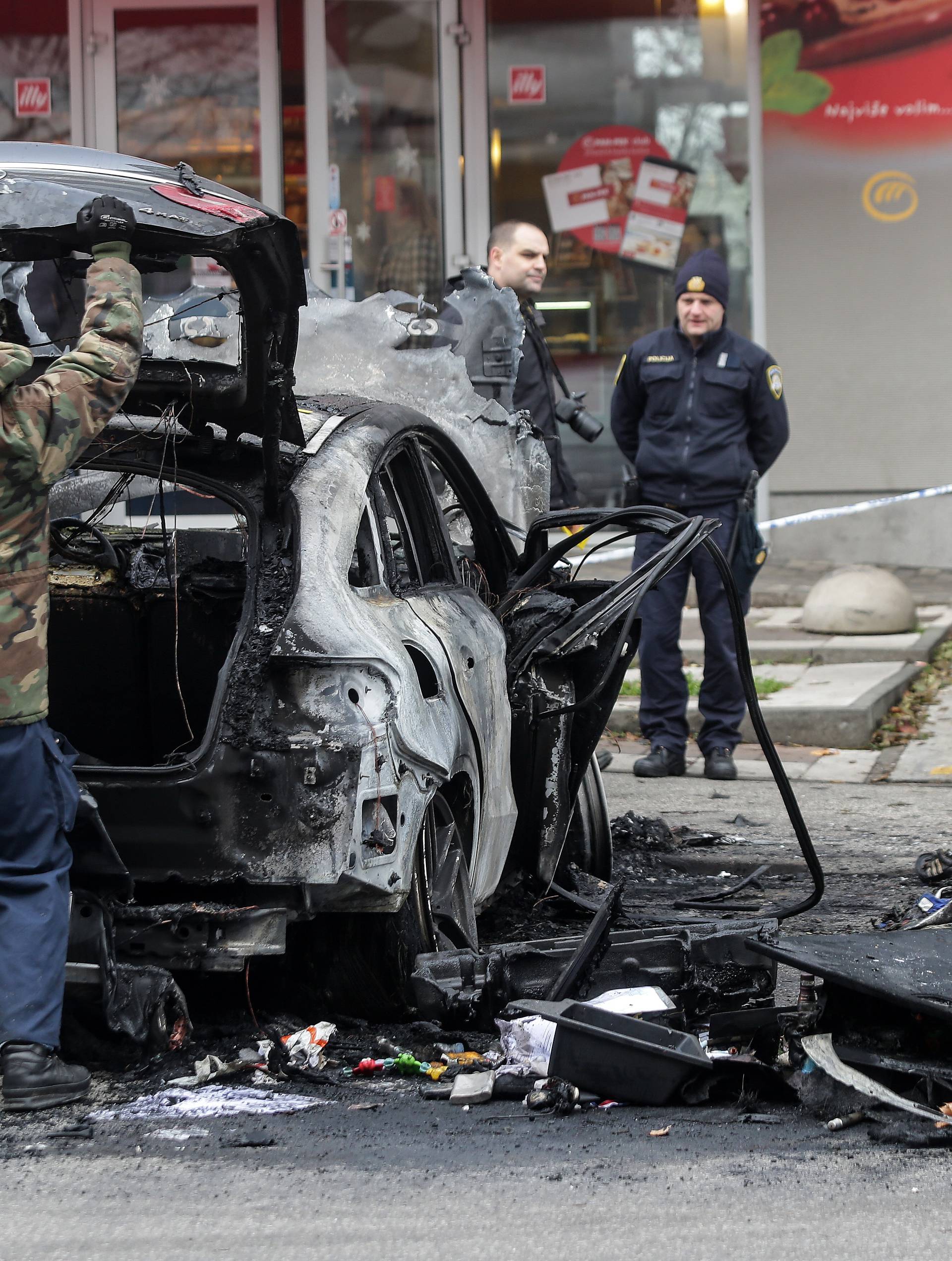 Požar na Laništu: 'Čule su se eksplozije, Mercedes je planuo'