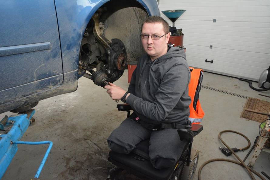 Zvonko (30) uči hodati: 'Imam nove noge. Ljudi, hvala svima!'