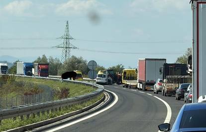 U Zaboku se sudarili traktor i kombi, dva vozača su ozlijeđena