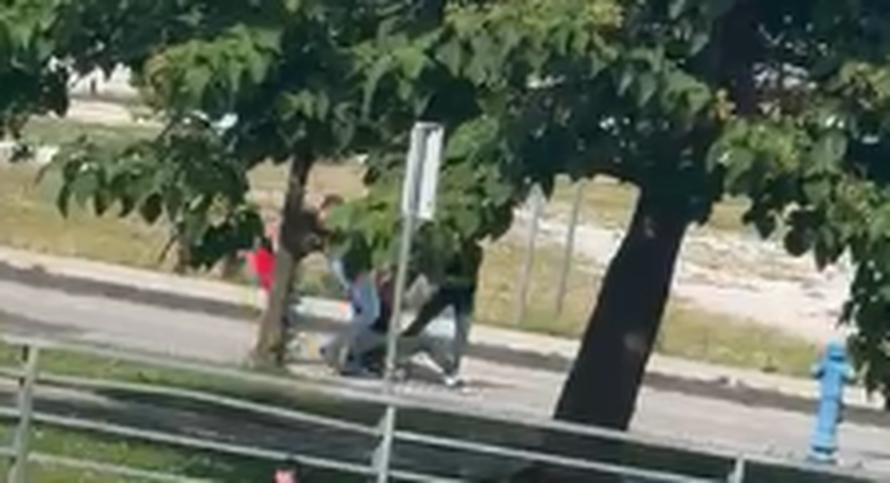 ŠOKANTNA SNIMKA Oteli su ga usred dana kod Arene Centra i strpali u gepek. Svi su uhićeni!