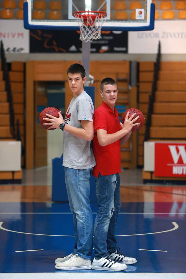 Zagreb: Igra?i KK Cibona bra?a Ivica i Antonio Zubac 