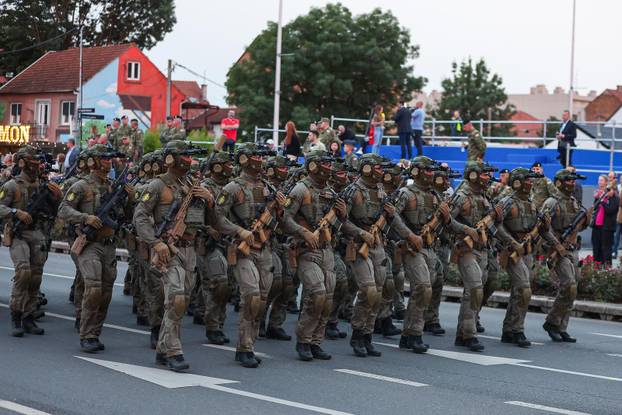 Zagreb: Generalna proba svečanog vojnog mimohoda