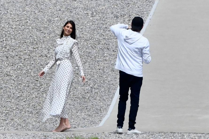 ** PREMIUM EXCLUSIVE RATES APPLY ** Leonardo Dicaprio turns photographer to take pictures of stunning girlfriend Camila Morrone