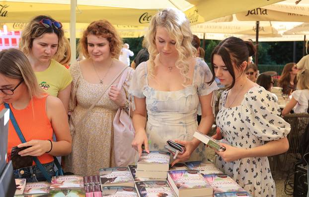 Zagreb: Promocija knjiga iz serijala Bridgerton i susret s autoricom Juliom Quinn