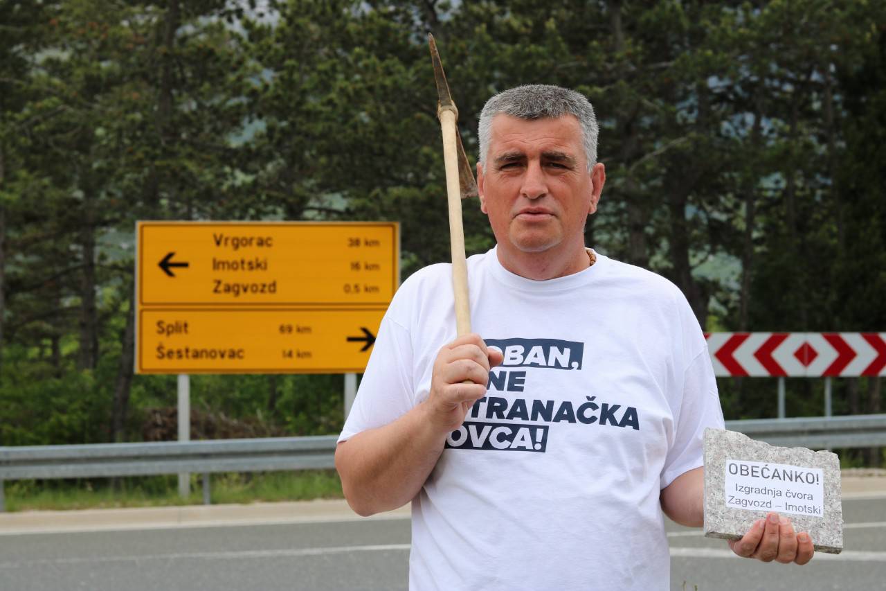 Nije uspio: Bulj je htio županu Bobanu uručiti stablo juke