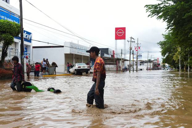 Torrential rains burst rivers, sparking floods in eastern Mexico