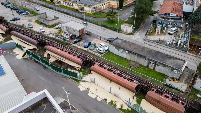 Mostar: Prevrnulo se pet vagona teretnog vlaka