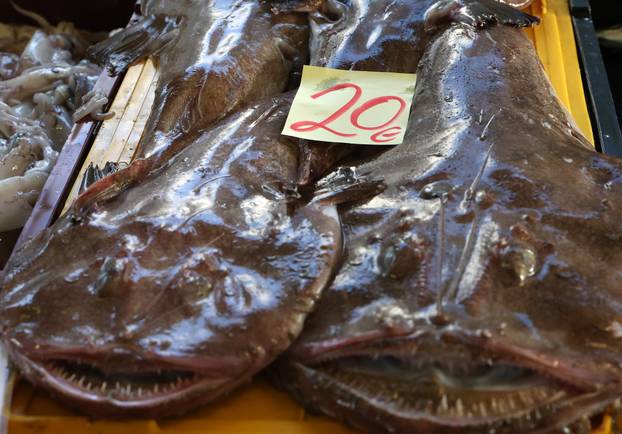 Šibenik: Ponuda ribe na šibenskoj ribarnici