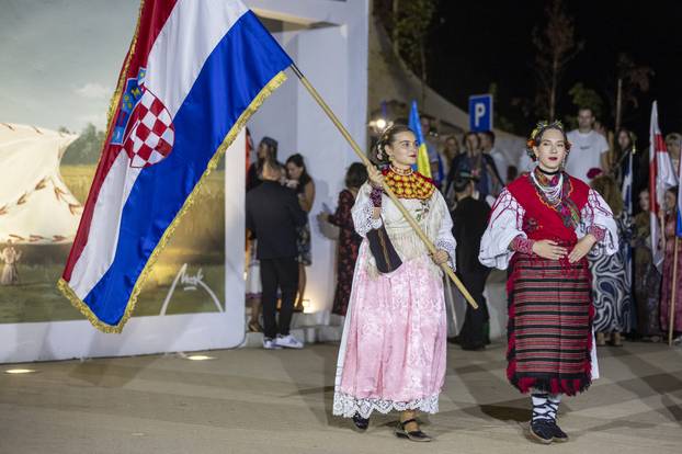 Vinkovci: Etno frizure svijeta na Vinkovačkim jesenima