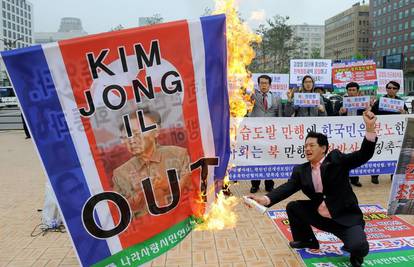 Sj. Koreja spremna za rat, Južna emitira propagandu 