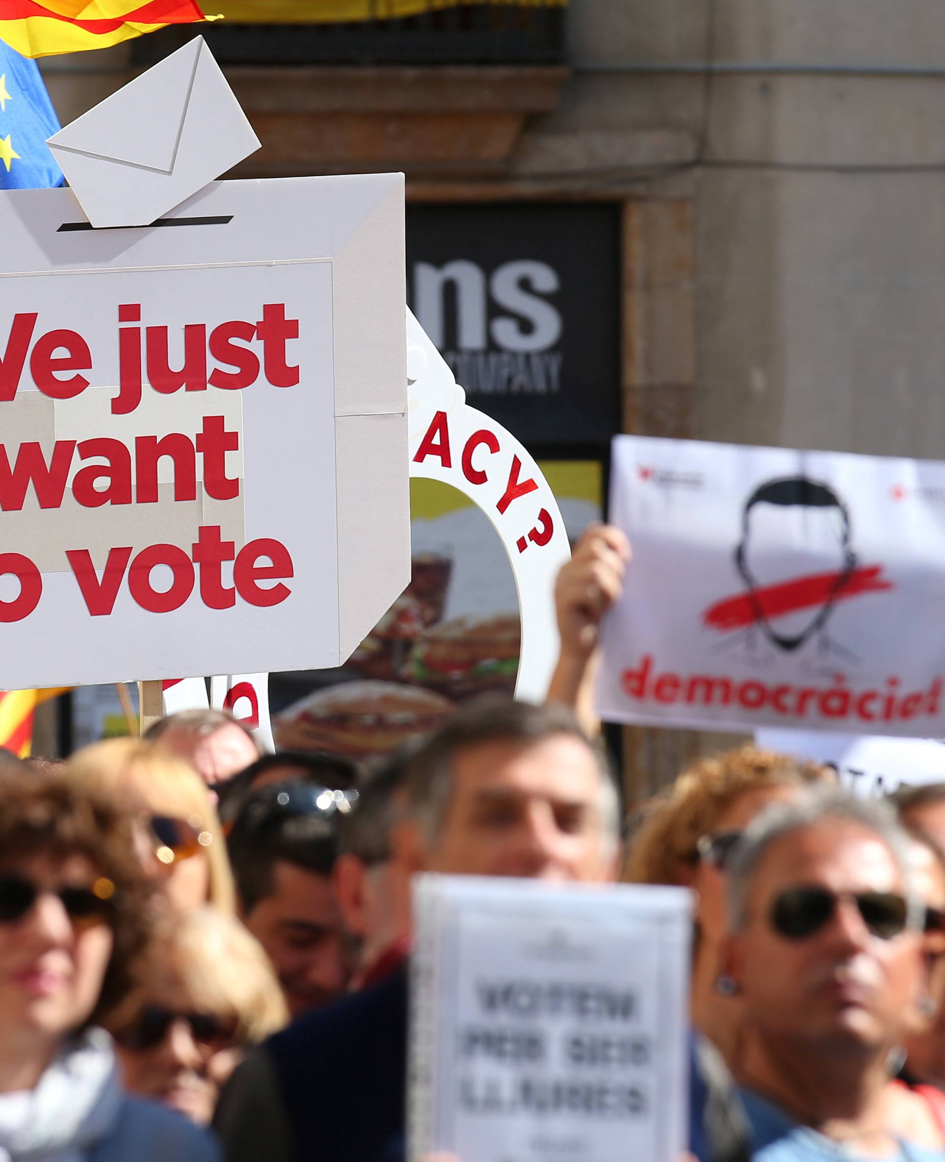 People raise up banners during the Catalan mayors protest in Barcelona