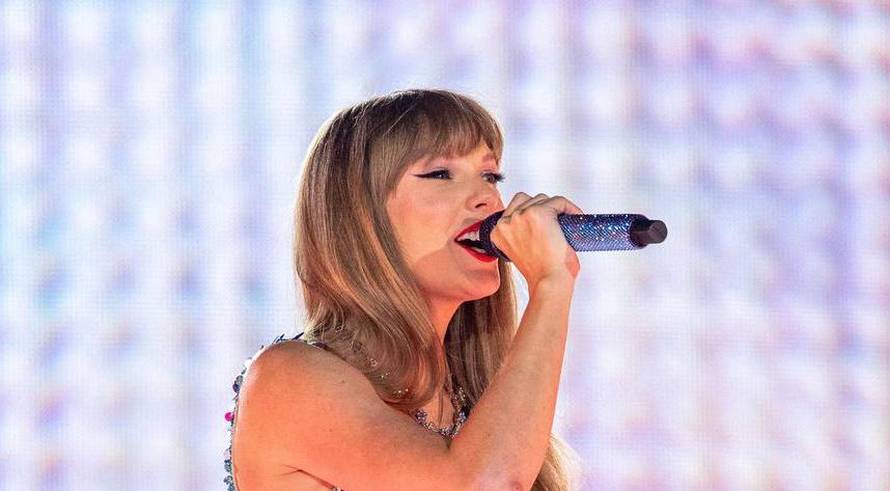 Taylor Swift performs Eras in Las Vegas