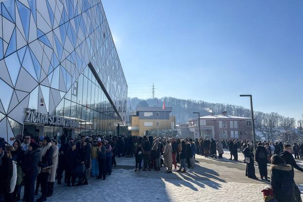 Zagreb: Velike gužve ispred sljemenske žičare